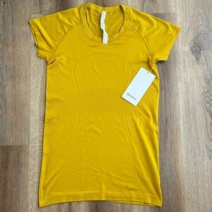 NWT Lululemon Swiftly Tech Short Sleeve Crew in color Honeycomb Yellow in Size 8